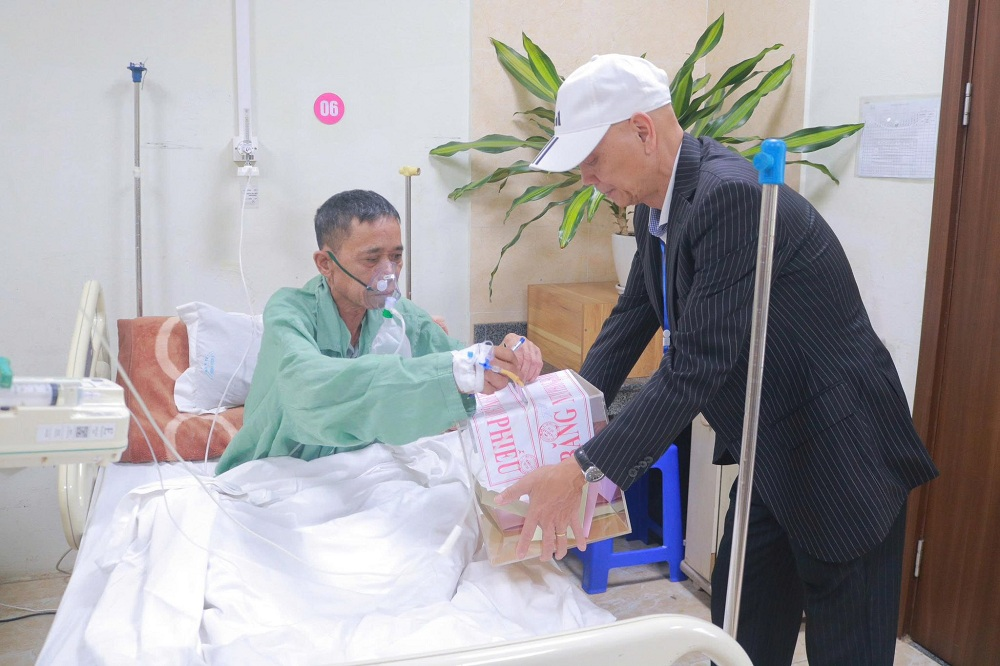 Bệnh viện E: Những lá phiếu đặc biệt bên giường bệnh